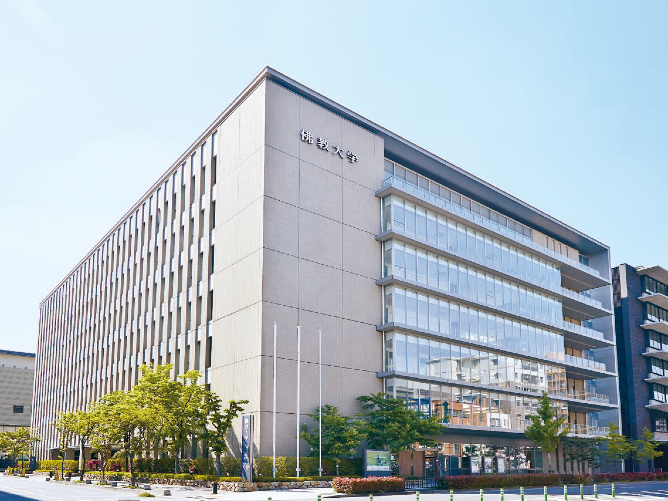 「二条キャンパス」保険医療技術学部のメインキャンパス。JR京都駅から5分というアクセスも魅力。