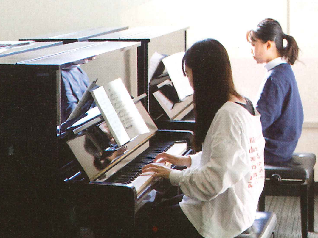 【音楽館】授業の合間も早朝から放課後まで練習することができます。