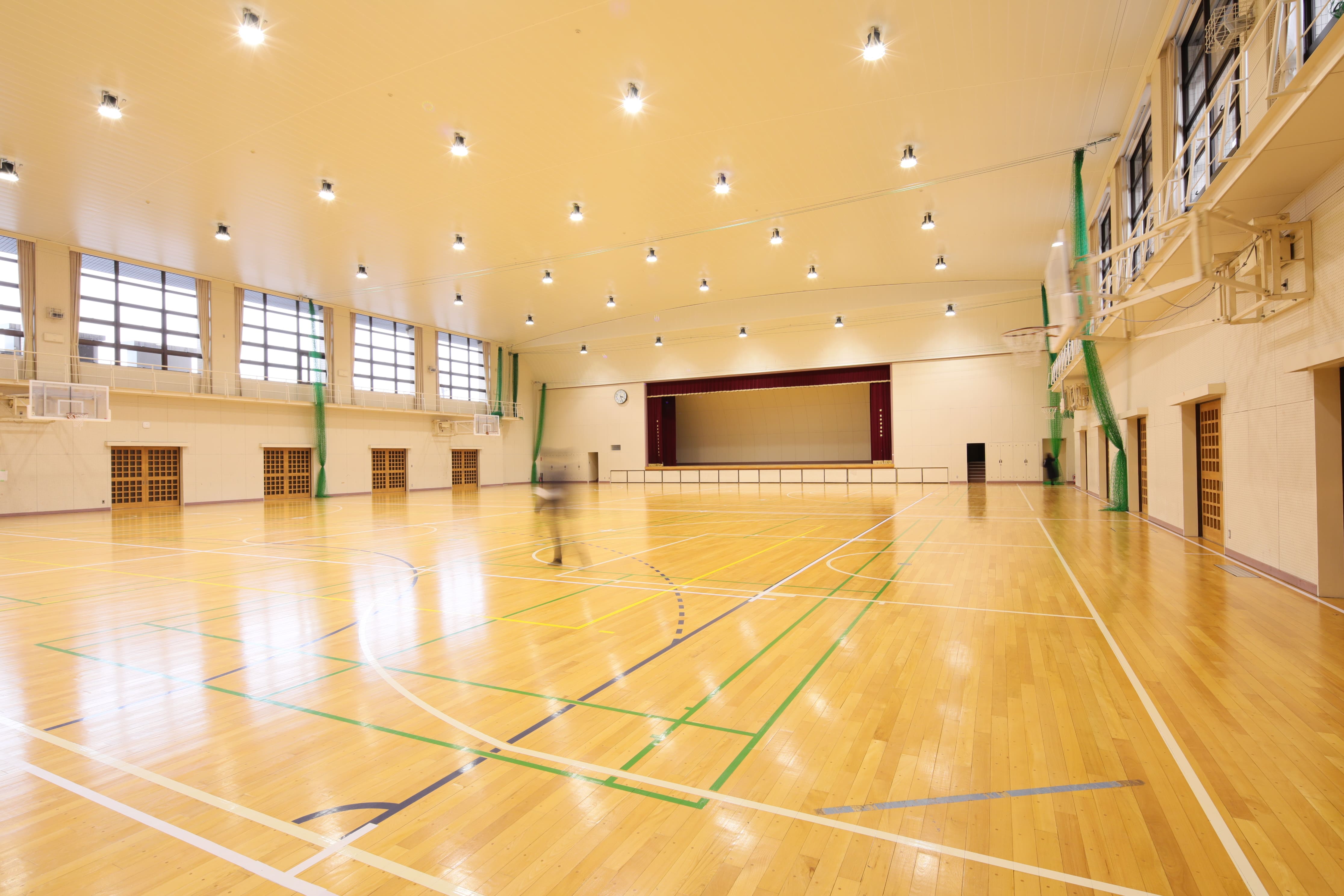 体育館：授業時間やクラブ・サークル活動だけでなく、授業の空き時間にも利用できます。