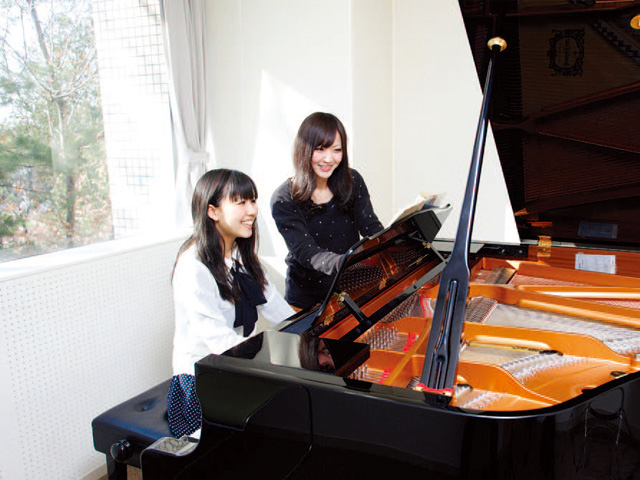 【ピアノ室】保育士、幼稚園教諭、小学校教諭を目指す学生のためのピアノ練習室。
