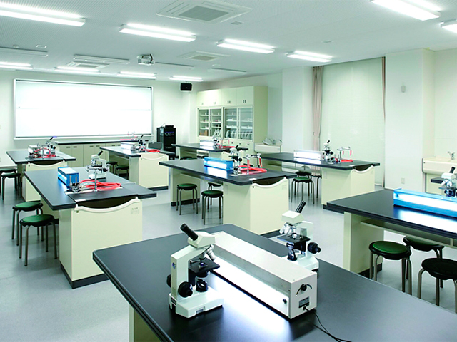 8号館（羽島キャンパス）：理科の各種実験を行う実験室・研究室を設置