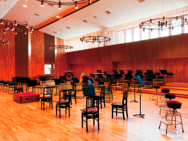 大アンサンブル室＆中アンサンブル室／オーケストラや合唱を伴う管弦楽作品の練習および特別講義に使用します。