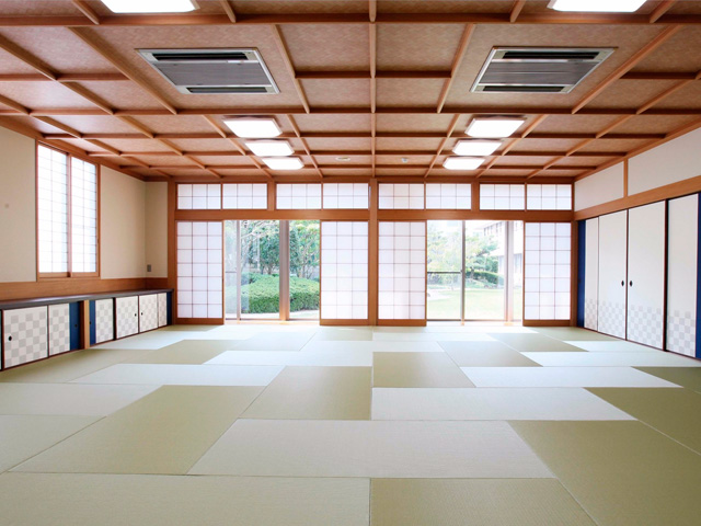 【和室】茶道や着付けなど、教養教育としての日本文化の授業に使用します。