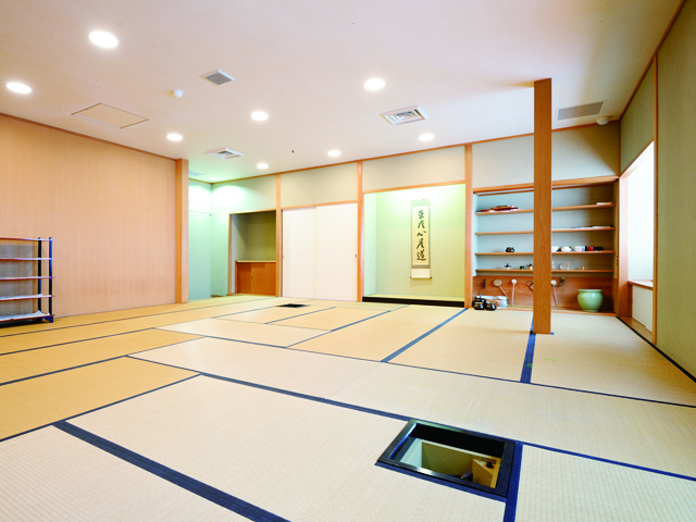 茶室。日本の伝統芸能を実習する教室です。茶道部（裏千家）も使用しています。