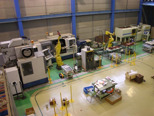 エンジニアリングリサーチセンター。CNC旋盤とマシニングセンタ、多目的ロボットなどの最先端機器が設置されています。