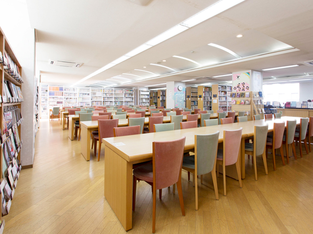 名古屋芸術大学の図書館