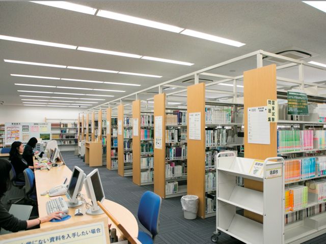 佛教大学の図書館