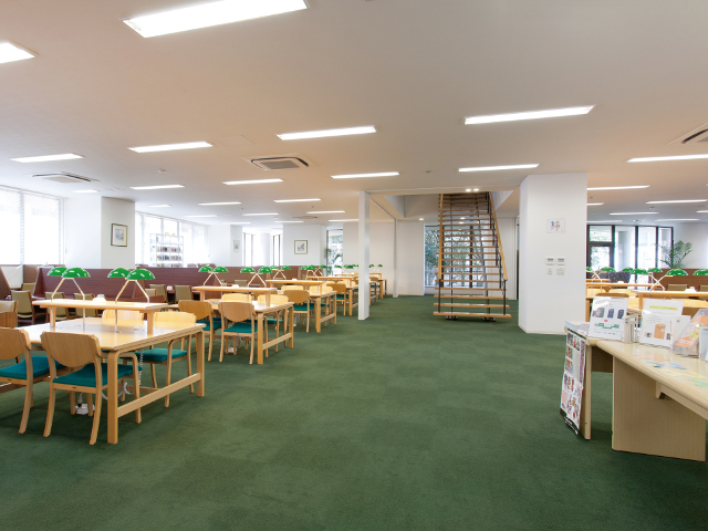日本経済大学の図書館