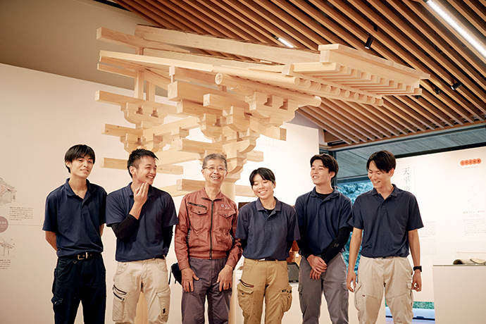 大工技能学科卒業制作「唐招提寺金堂組物模型『斗棋』」が神戸市の竹中大工道具館へ展示されました。