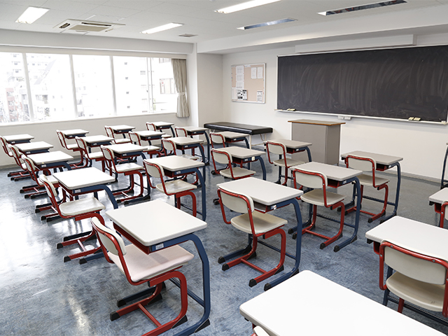 【普通教室】普通教室は、授業のほか各科のホームルームとしても使われます。