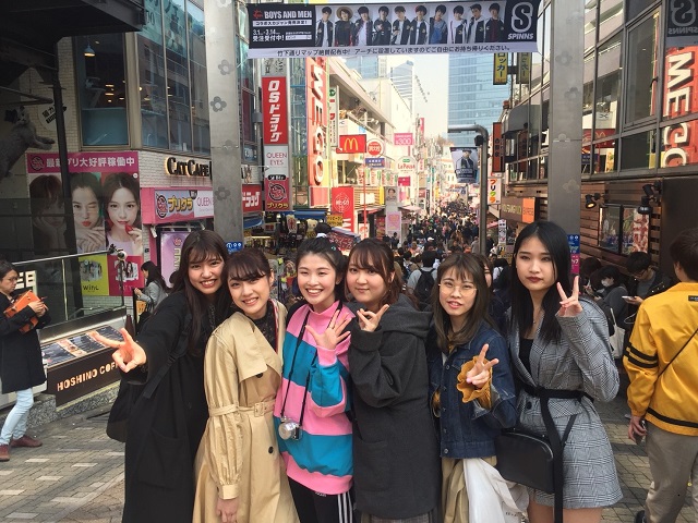 〈東京研修〉自由研修中は原宿を満喫。東京や福岡の姉妹校の友達もできます！