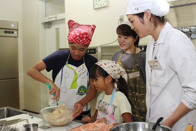 親子料理教室
「大分県産の米粉＆大麦粉を使ってパンケーキを作ろう！」2
