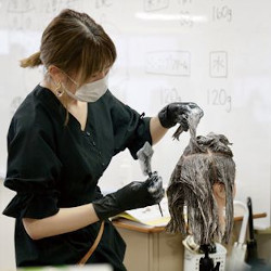 ｙｉｃ京都ビューティ専門学校 美容科 カットカラーワインディング体験 日本の学校