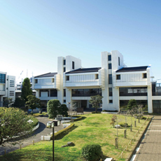横浜商科大学