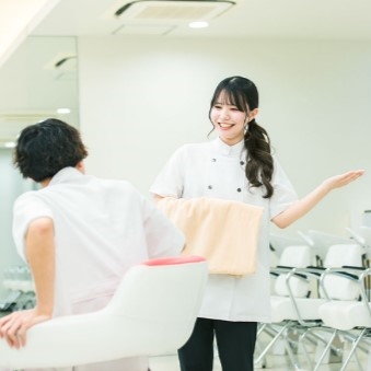 国際理容美容専門学校3