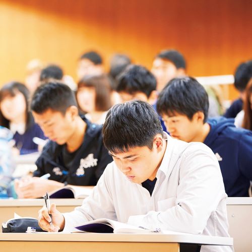 中央学院大学3