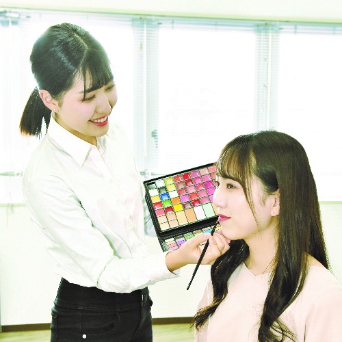 足利デザイン・ビューティ専門学校2