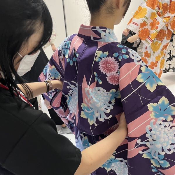 大人気！浴衣着付け体験♪(3) ※限定15名（ブライダル・ウェディング科）／足利デザイン・ビューティ専門学校