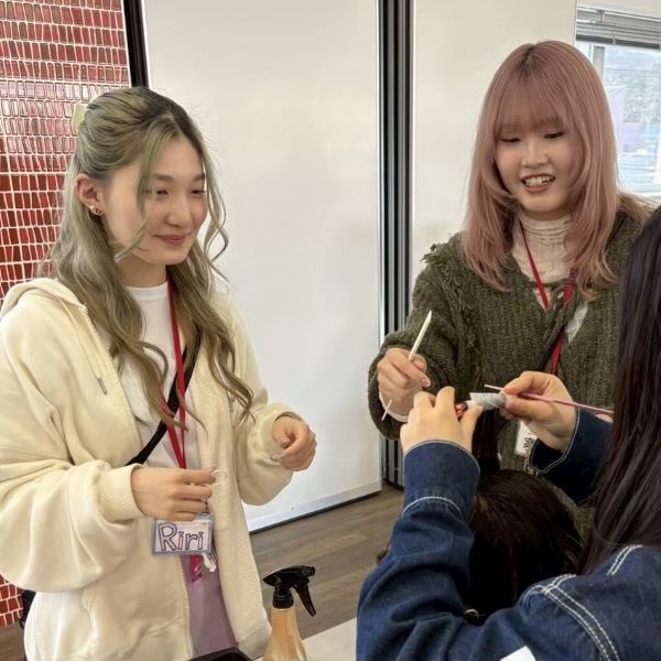 みんなで楽しく美容技術を体験しよう！ワインディングリレー開催！（美容総合科）／足利デザイン・ビューティ専門学校