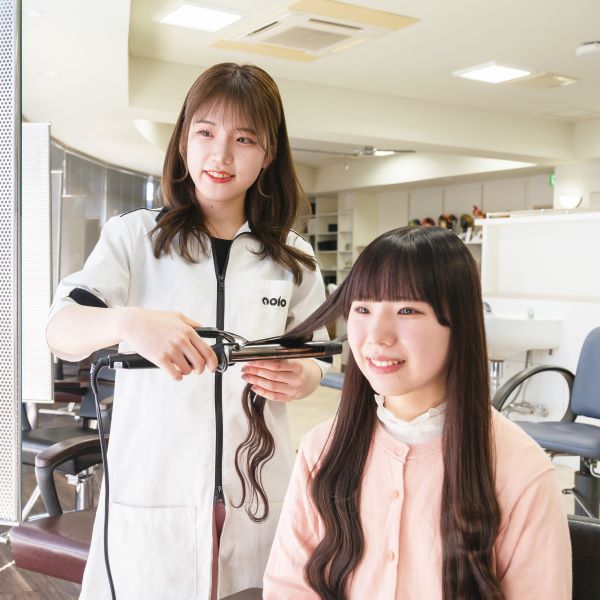 韓国風ヘアアレンジ体験＆美容師クイズ大会開催！（美容総合科）／足利デザイン・ビューティ専門学校