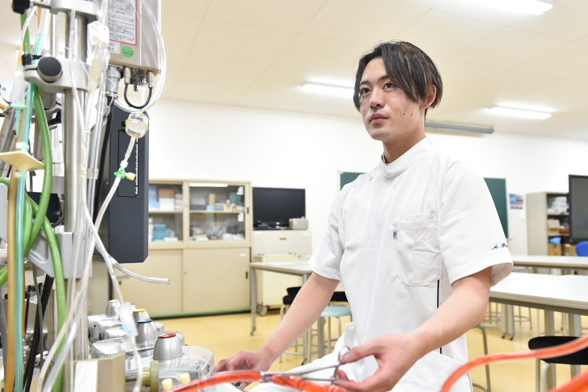 11/21・臨床工学科「人工心肺装置 操作体験」／さくら医療福祉専門学校