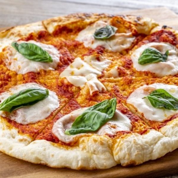 「ピザとスープ」アツアツピザを召し上がれ！／足利製菓専門学校