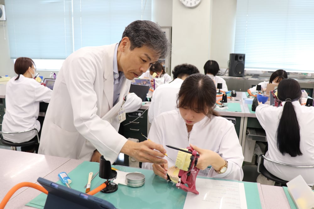 埼玉歯科技工士専門学校