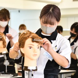 山野美容専門学校 学校案内や願書など資料請求 Js日本の学校