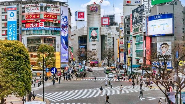 渋谷デザイン発見ツアー～街中のデザインをプロと観察してみよう！～／専門学校日本デザイナー学院
