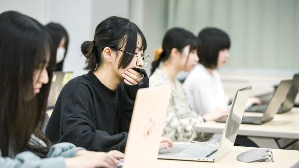 【社会人・大学生向け】再進学・学びなおし説明会／専門学校日本デザイナー学院
