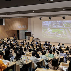 神田外語大学