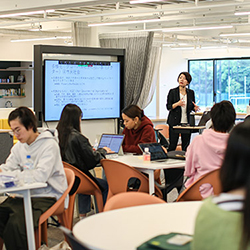 神田外語大学