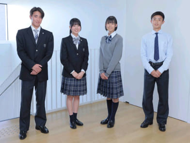 龍谷大学付属平安高等学校の制服
