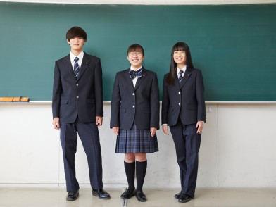 大阪緑涼高等学校の制服