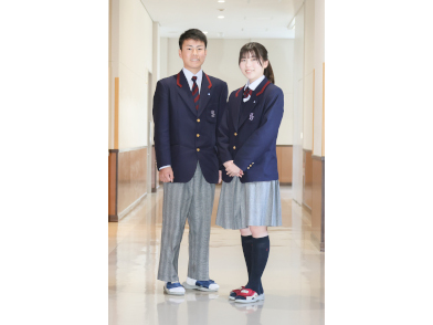 智辯学園高等学校の制服