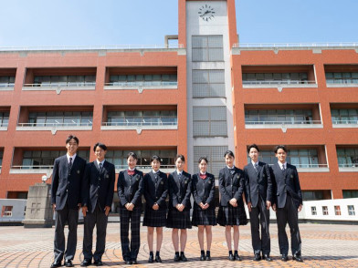自由ケ丘高等学校の制服