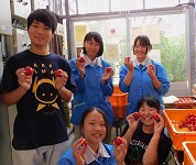長野県　富士見高校　園芸科野菜・食品コースの３年生のみなさん2