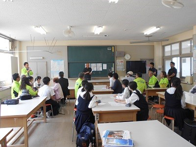 岡山県　岡山市立操山（みさおやま）中学校　ボランティア委員会の３年生2