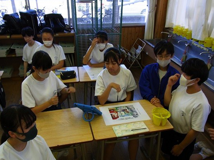 群馬県　高崎市立塚沢中学校　美術部のみなさん5