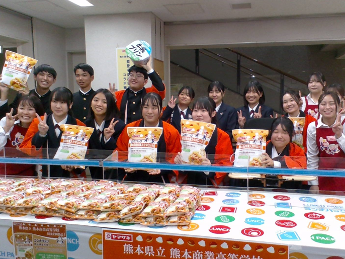 熊本県　熊本商業高校　マーケティング部のみなさん3