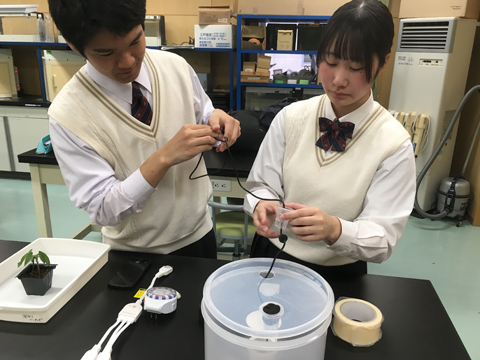 青森県　名久井農業高校　環境システム科「FLORA　HUNTERS」のみなさん2