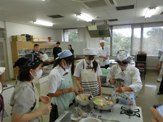 奈良県　葛城市立新庄中学校　ホームメイキング部のみなさん3