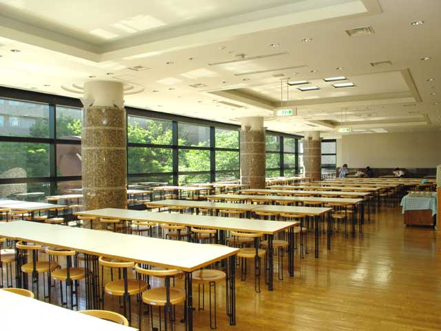 聖徳大学の学食