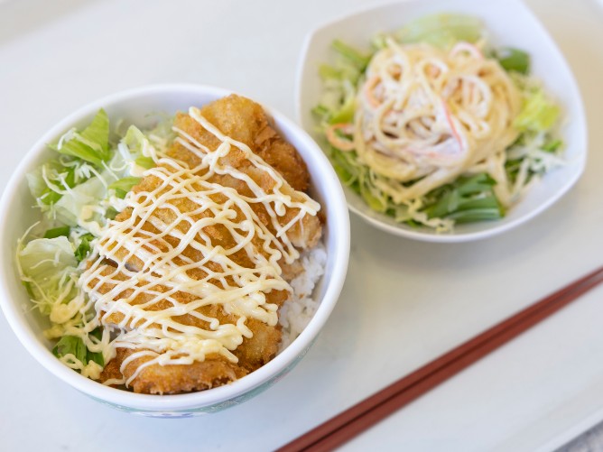 山梨学院大学の学食