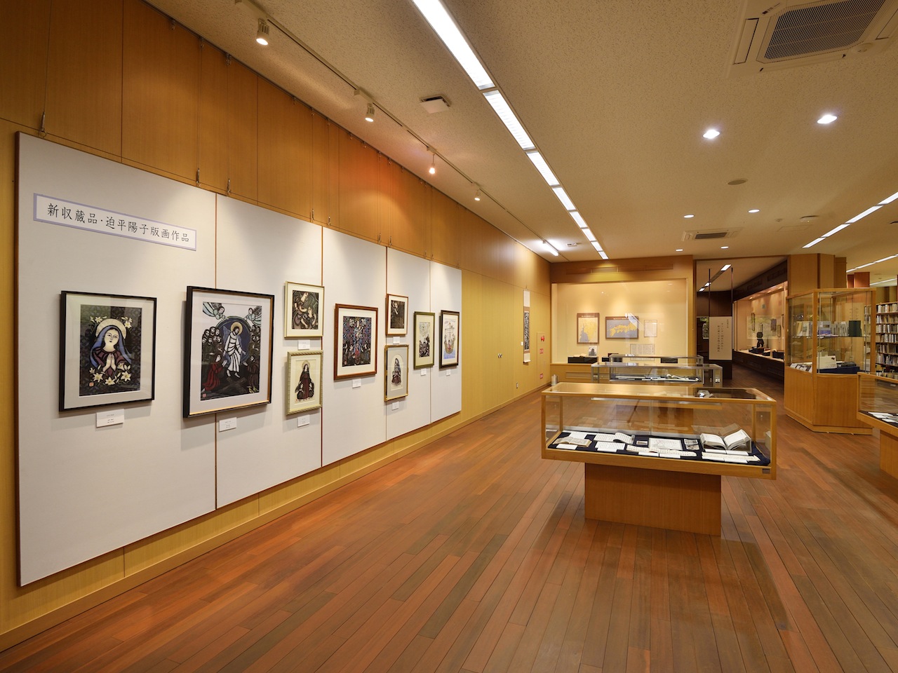 長崎純心大学博物館。キリシタン関連資料をはじめ、本学にゆかりのある作家の作品や長崎の美術工芸など長崎関連資料を中心に保存収集を行っています。