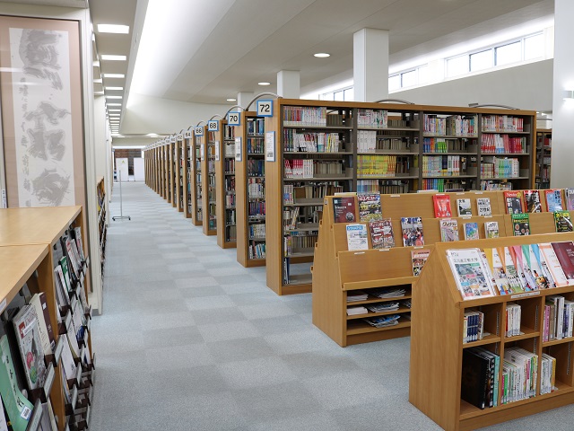 約19万冊の図書、約250種類の学術誌を所蔵する「鶴岡記念図書館」
