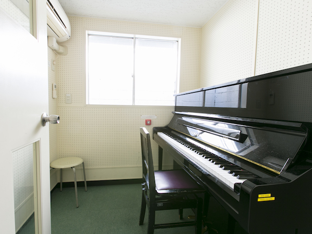 音楽科学生専用の個室レッスン室