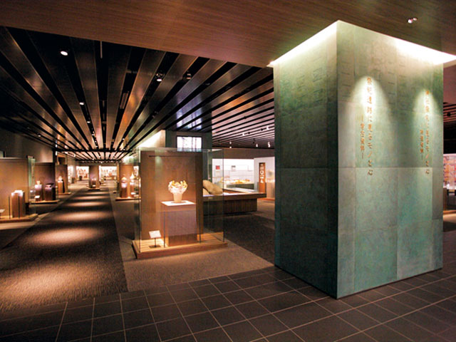 重要文化財クラスの貴重な資料を公開している学内博物館。