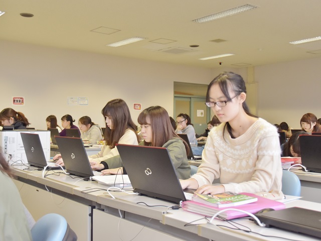 花川キャンパス：コンピュータ室
