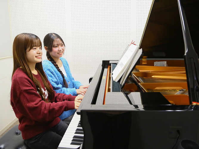 【ピアノ室】保育士、幼稚園教諭、小学校教諭を目指す学生のためのピアノ練習室。